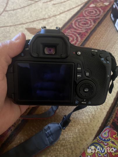 Зеркальный фотоаппарат Canon 60d