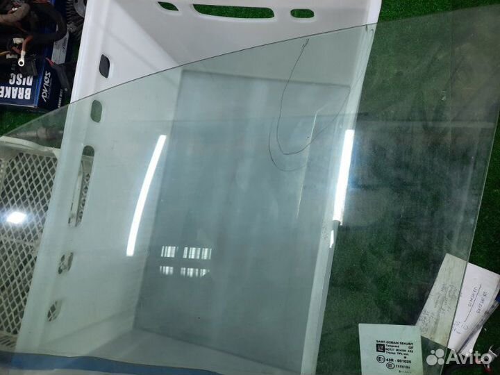 Стекло двери переднее левое Opel Astra H 2006