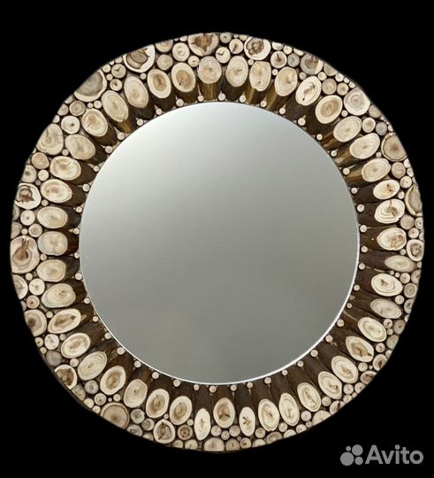 Зеркало из можжевельника круглое