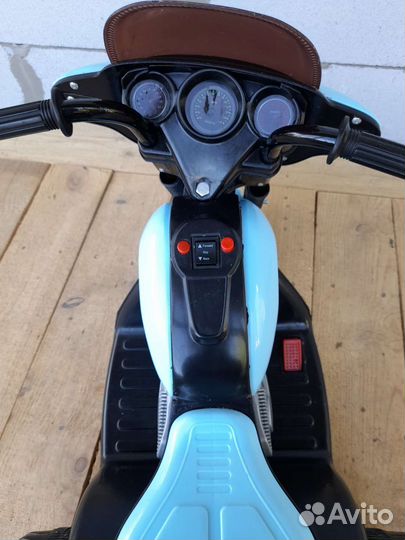 Детский трехколесный мотоцикл на аккумуляторе