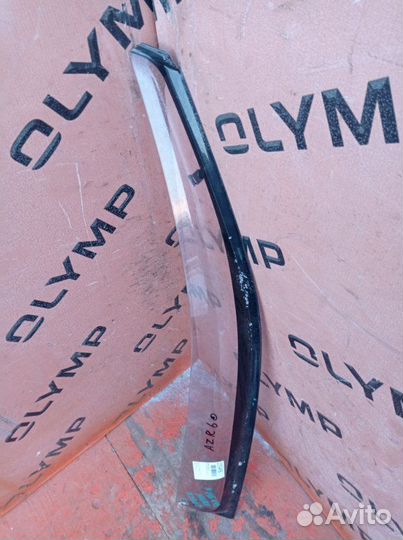 Ветровик передний левый Toyota Noah AZR60 1AZ-FSE