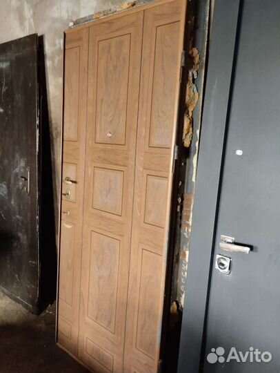 Дверь входная металлическая бу