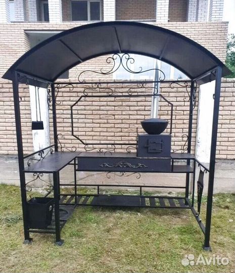 Мангал с крышей
