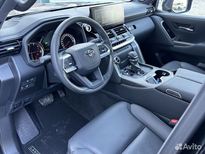 Toyota Land Cruiser 3.3 AT, 2023, 50 км