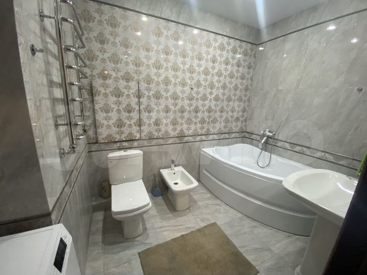 2-к. квартира, 85 м², 8/9 эт.