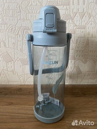 Спортивная бутылка для воды 2 л