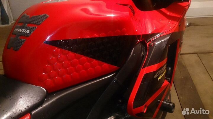 Защитные наклейки (соты) на бак мотоцикла