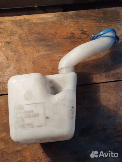 Бак для омывания лобового стекла