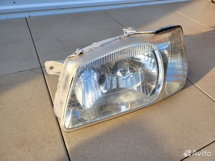 Фара передняя левая Hyundai Accent