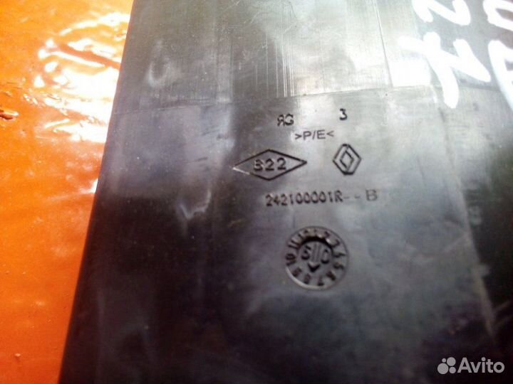 Кронштейн крепления задних сидений Renault Laguna