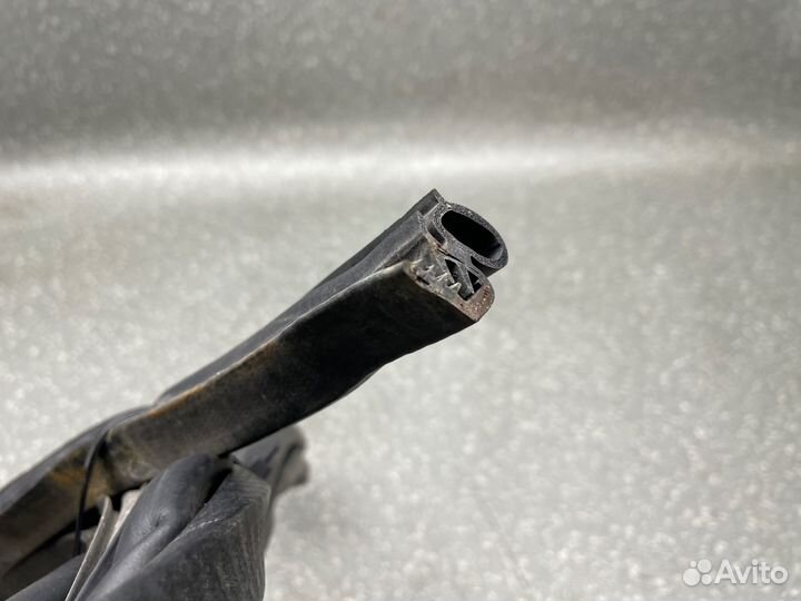 1762464 Уплотнитель двери наружный LH CG/CR