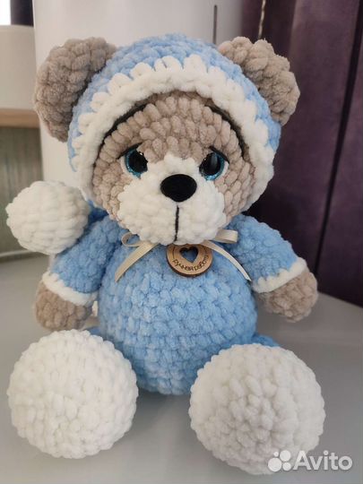 Вязанная игрушка - плюшевый мишка
