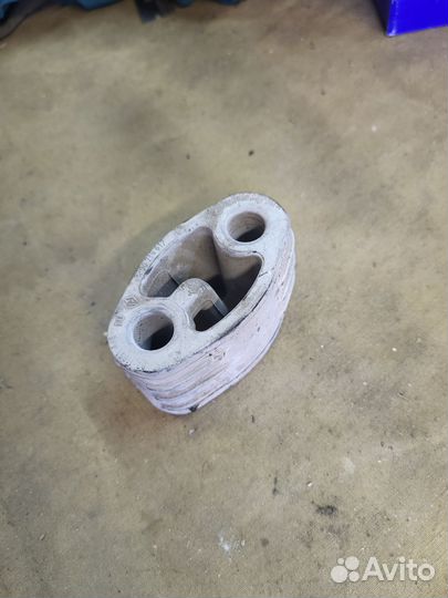 Дастер крепление глушителя подушка duster