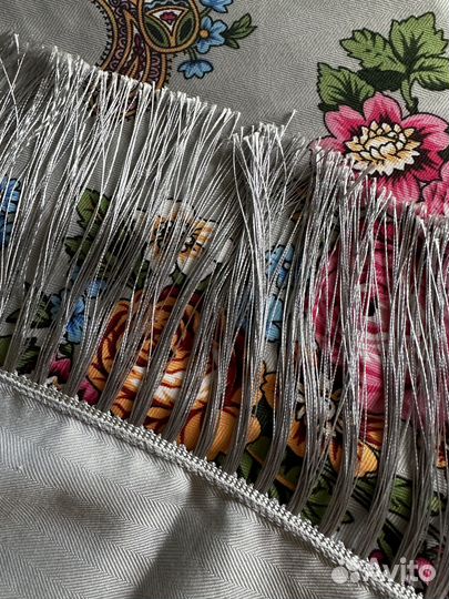 Платок с цветами