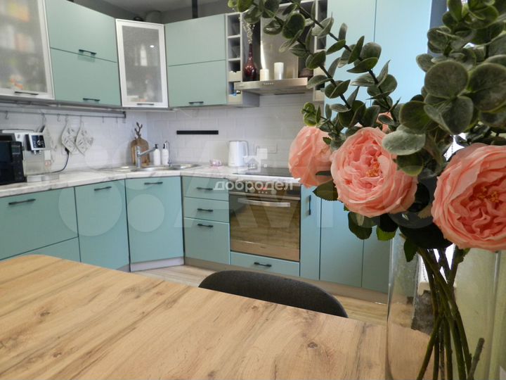 4-к. квартира, 100,6 м², 2/2 эт.