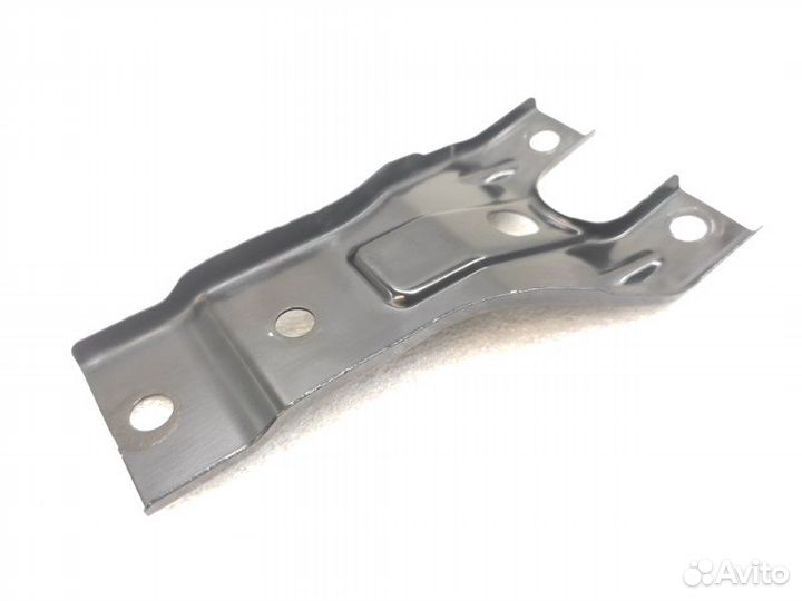 Кронштейн замка капота Volkswagen Passat B7 1.4