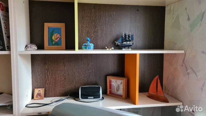 Детский стол с полками и тумбочкой