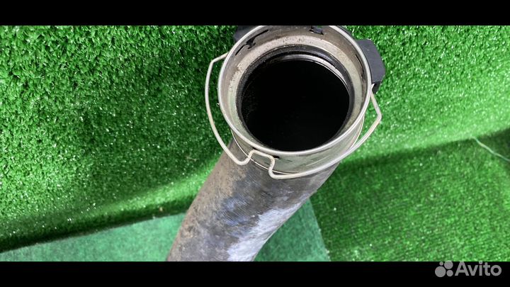 Патрубок интеркулера Volvo V60