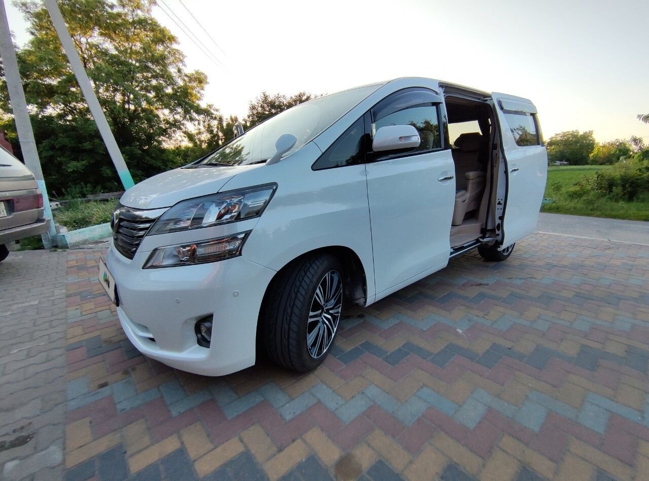 Toyota Vellfire: фото владельца