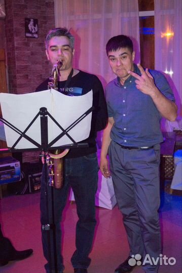 Саксофонист на праздник