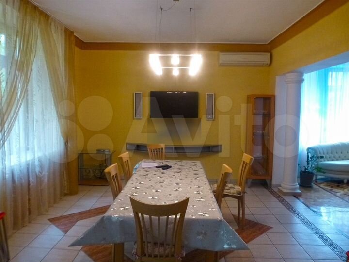 Коттедж 750 м² на участке 40 сот.