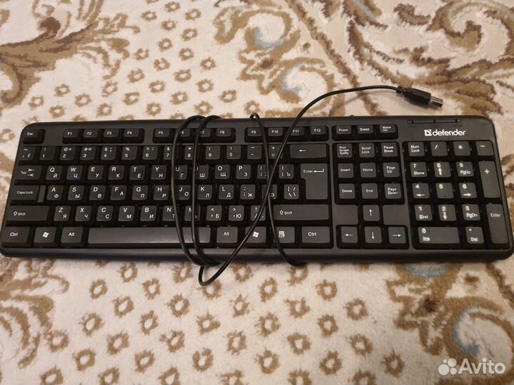 Клавиатура проводная, мышь беспроводная