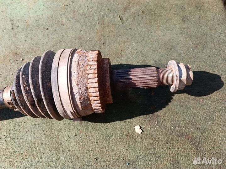 Привод левый Джили эмгранд еc7 1.8 л. МКПП 2013 г