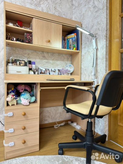 Письменный компьютерный стол для школьника б/у