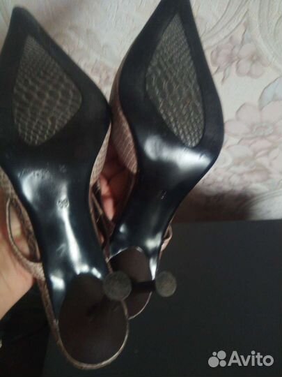 Босоножки новые натур. кожа