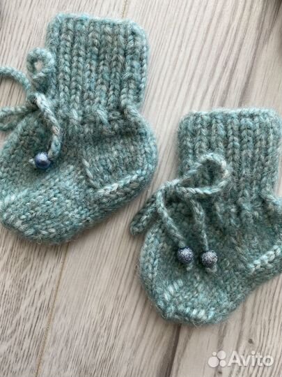 Вязанные носочки на малыша