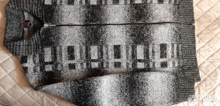 Свитер мужской