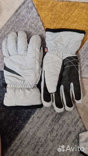 Горнолыжные перчатки