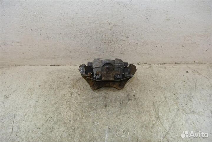 Суппорт задний правый Jeep Grand Cherokee WK2 201