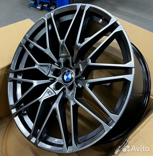 Диски на BMW бмв X5 G05 818 стиль R22