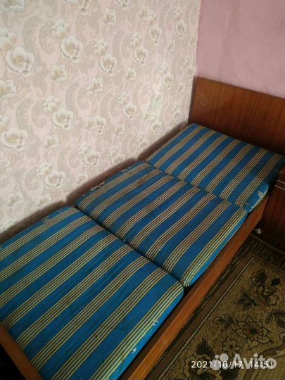 Кровать с матрасом