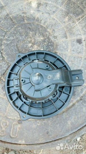 Моторчик печки на Kia rio 2014 г