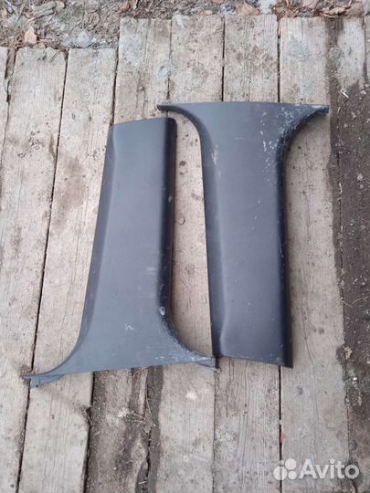 Накладка центральной стойки нижняя Nissan Sunny