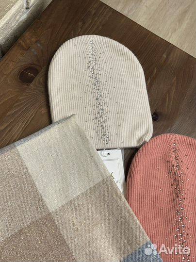 Шапки, шарфы, палантины в ассортименте