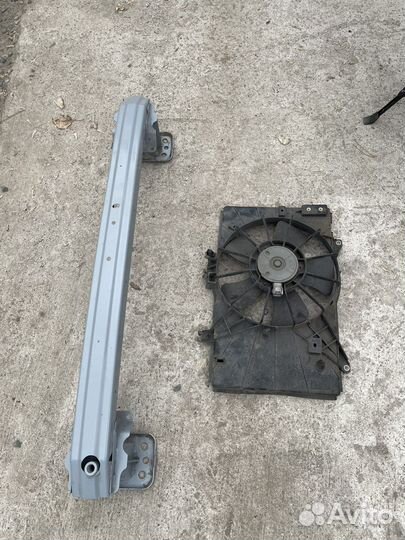 Усилитель переднего бампера Mazda Demio