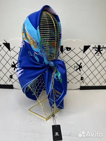 Синий шелковый платок Chanel