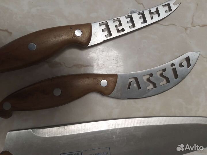 Столовые приборы и ножи