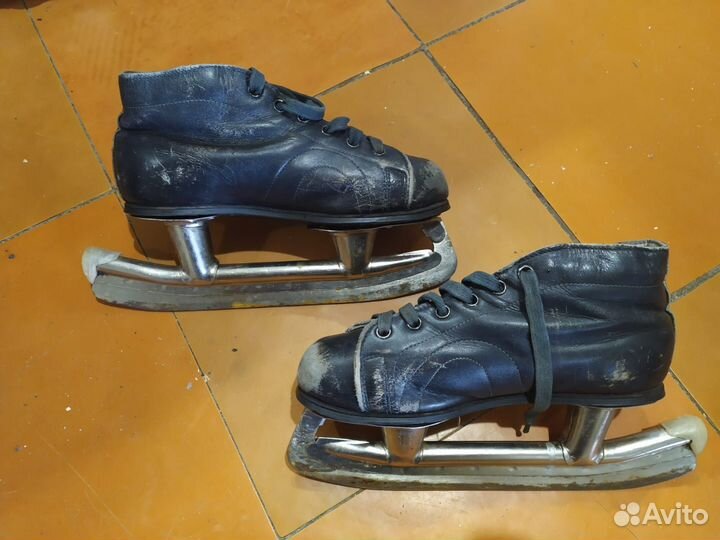 Коньки хоккейные