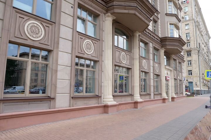 Сдам торговое помещение, 382.6 м²