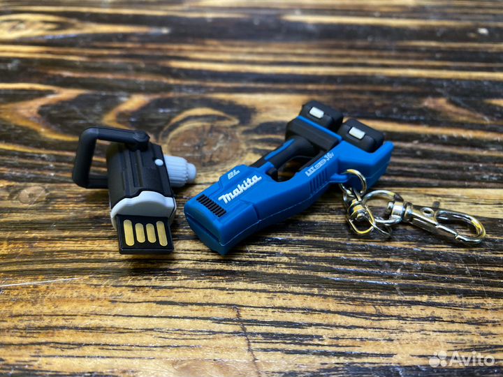 Флешка-брелок Makita в чехле 8 Гб