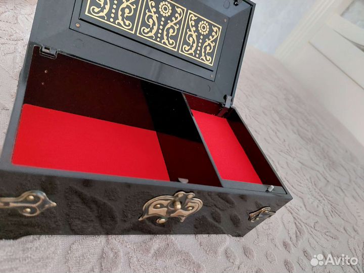 Шкатулка музыкальная для украшений,косметичка