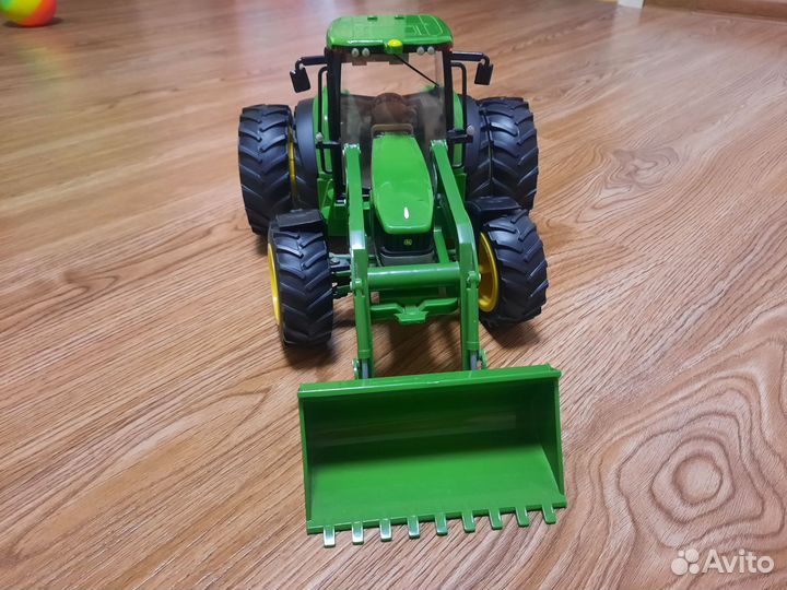 Трактор игрушка