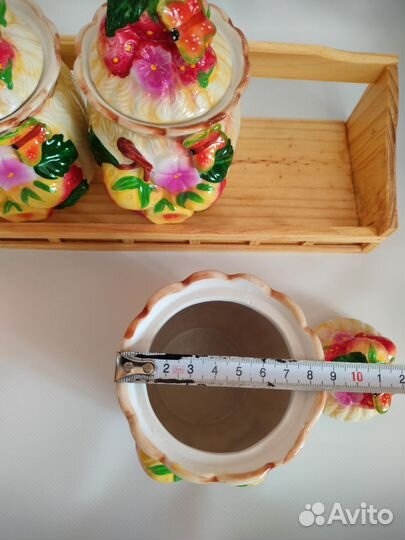 Набор керамических банок на подставке