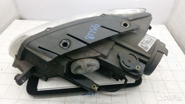 Фара правая на Volkswagen Passat B6