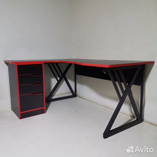 Угловой компьютерный стол, с тумбой