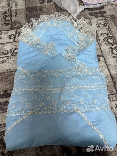 Продам уголок на выписку